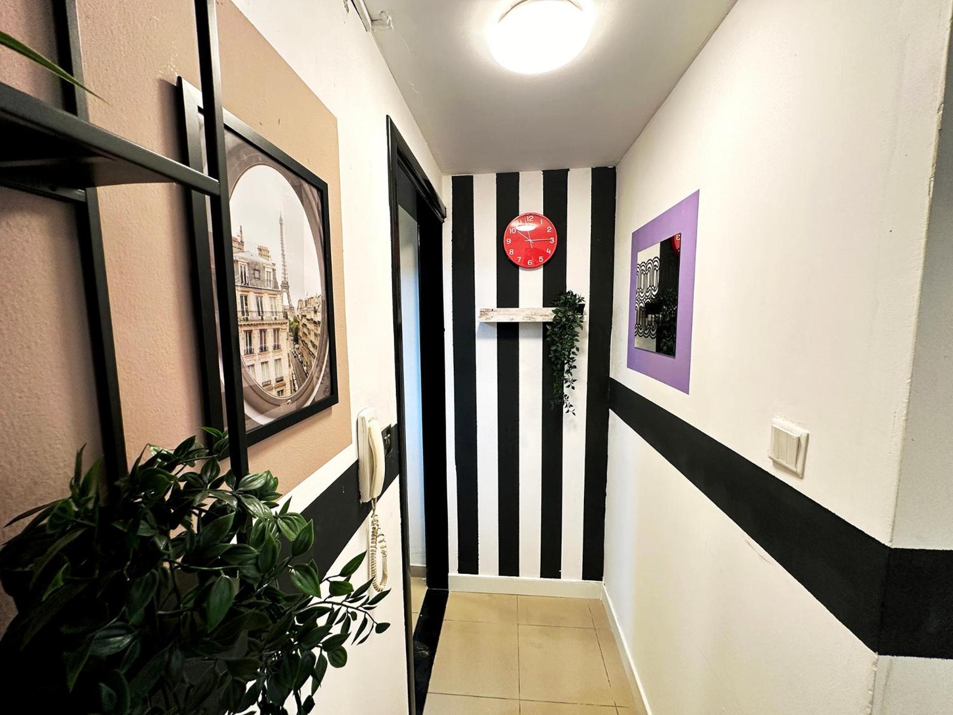 Alloggio in famiglia Partition In Al Seef Near Burjuman Metro *